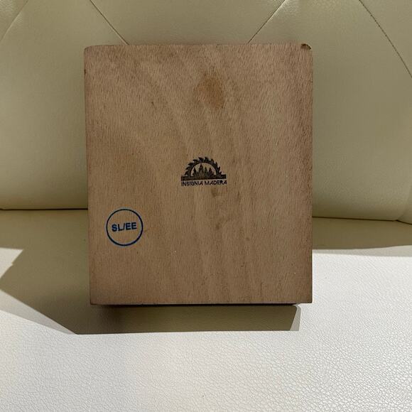 La Flor Dominicana Cigar Box - Picture 8 of 9